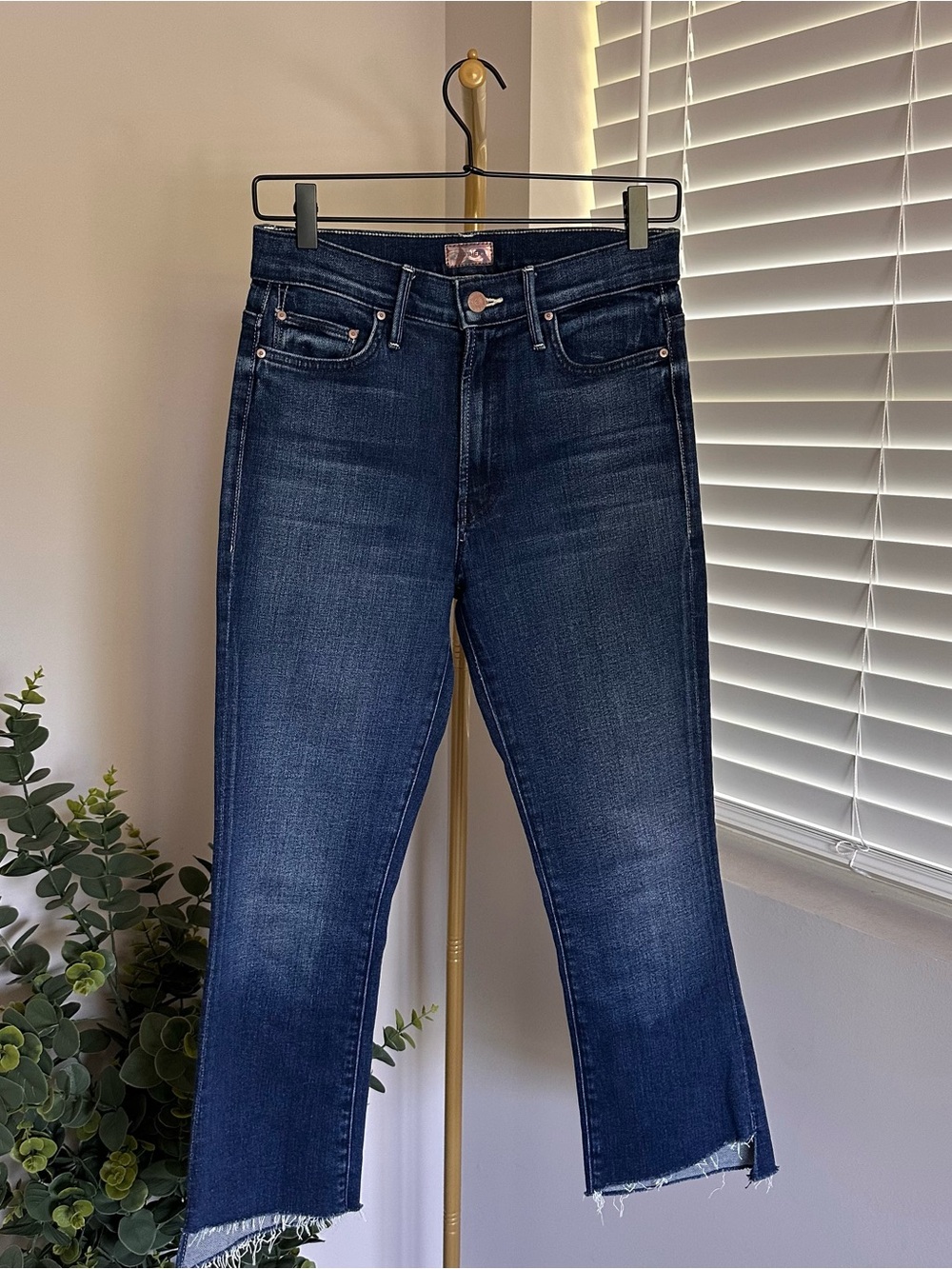 MOTHER Jeans The Insider Crop Step Fray 27